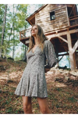 لباس بژ زنانه مانگو 57037900