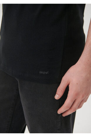 تی شرت سیاه فاق نرمال آستین استاندارد مردانه ماوی | 061747-900