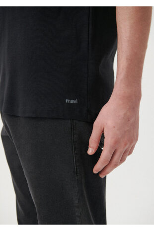 تی شرت سیاه فاق نرمال آستین استاندارد مردانه ماوی | 063747-900