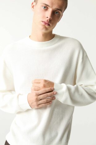 بافت سفید آستین بلند مردانه پول اند بیر | 3558501 Pull & Bear